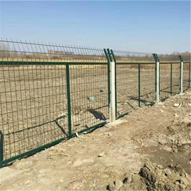 鐵路防護(hù)柵欄案例展示圖片3 鐵路防護(hù)柵欄案例展示圖片3